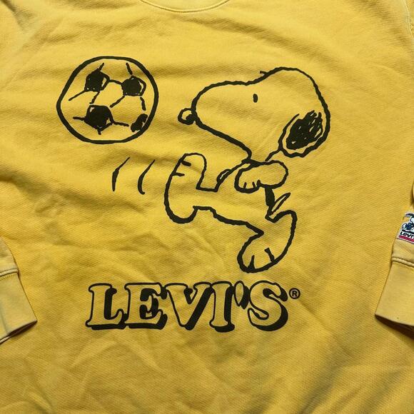 Levi’s Peanuts Snoopy Men Large L Soccer Yellow Sweater Pullover World Cup FIFA - Picture 2 of 8